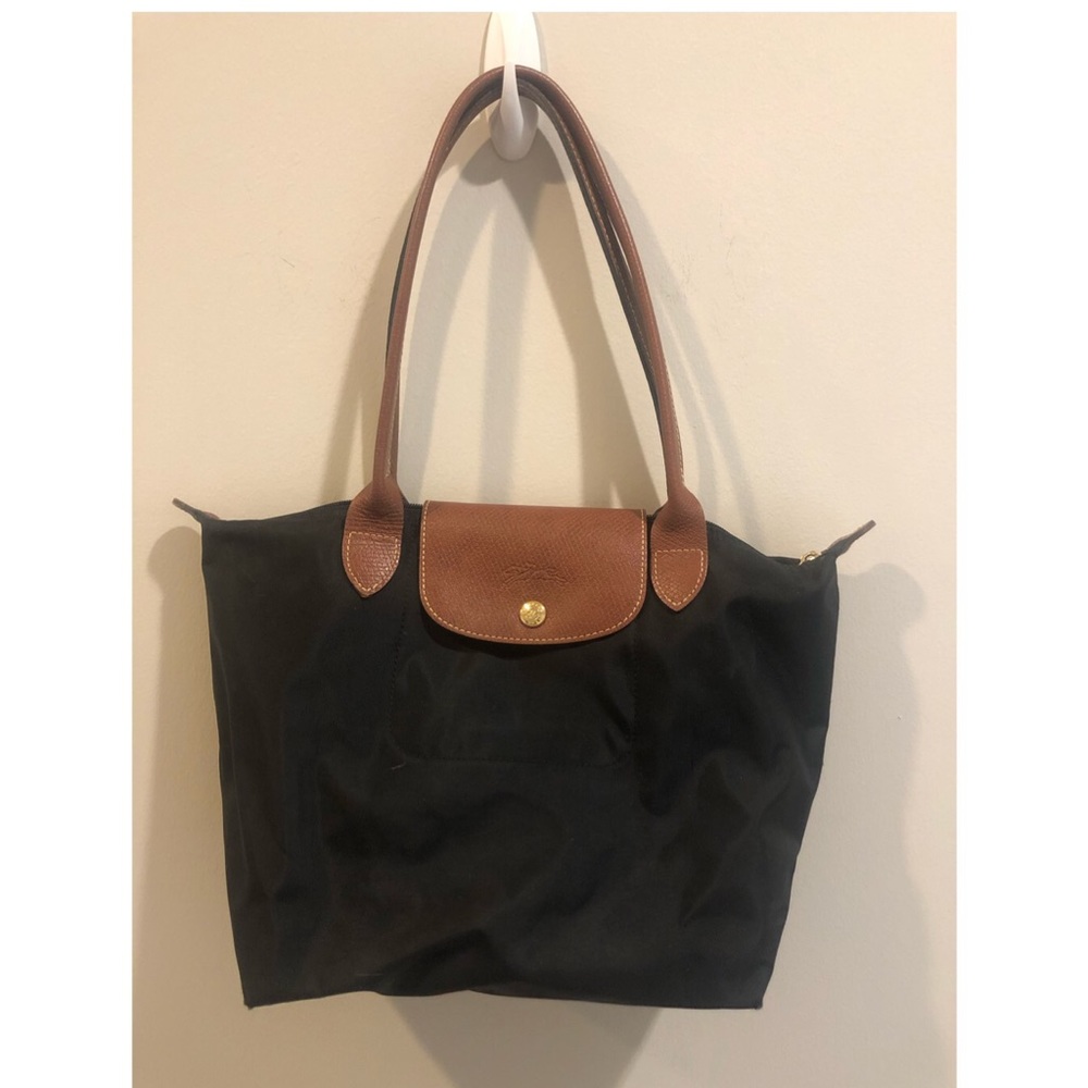 medium black Le Pliage longchamp shoulder bag
